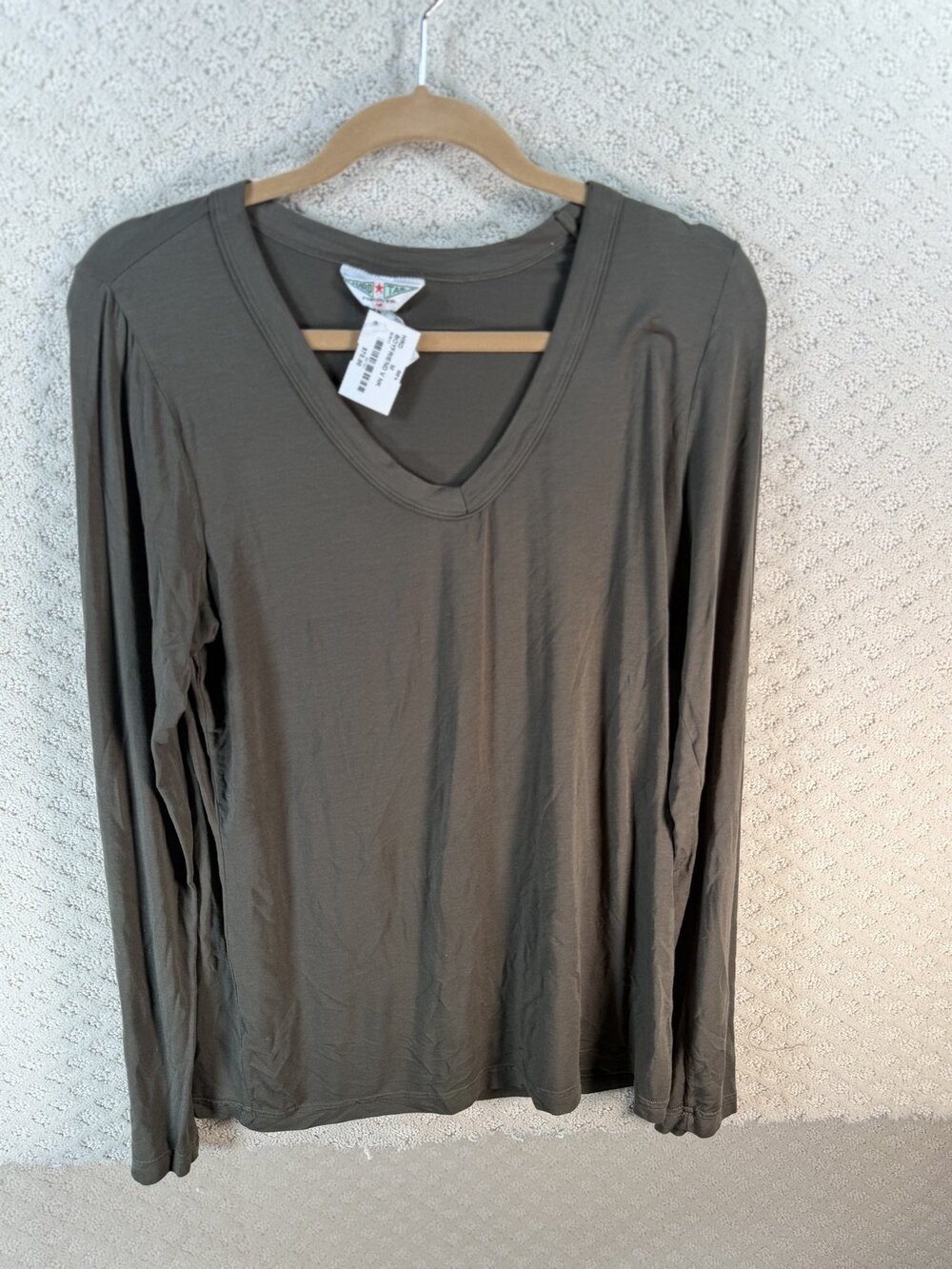 NWT Tail Hard Womens Long Sleeve V-neck Shirt Boyfriend V Nk Green Size M